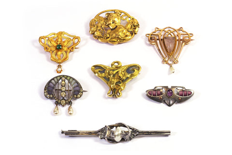 How to wear a brooch in the 21st century?