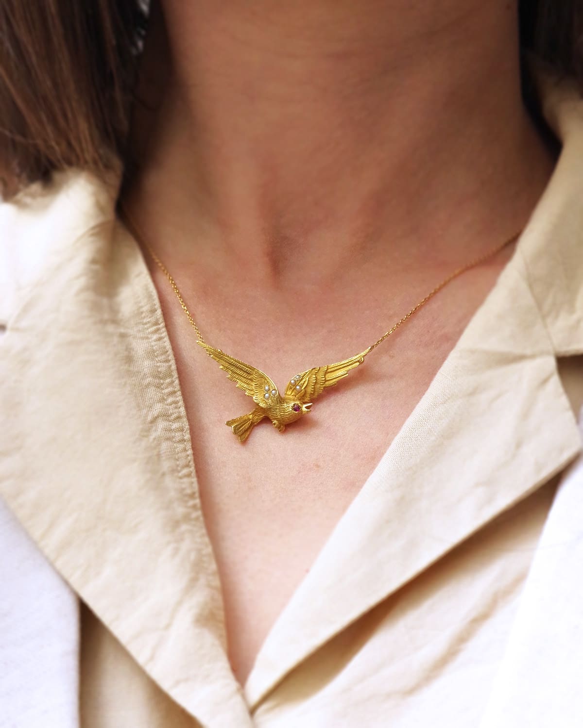 Ruby bird pendant necklace in gold