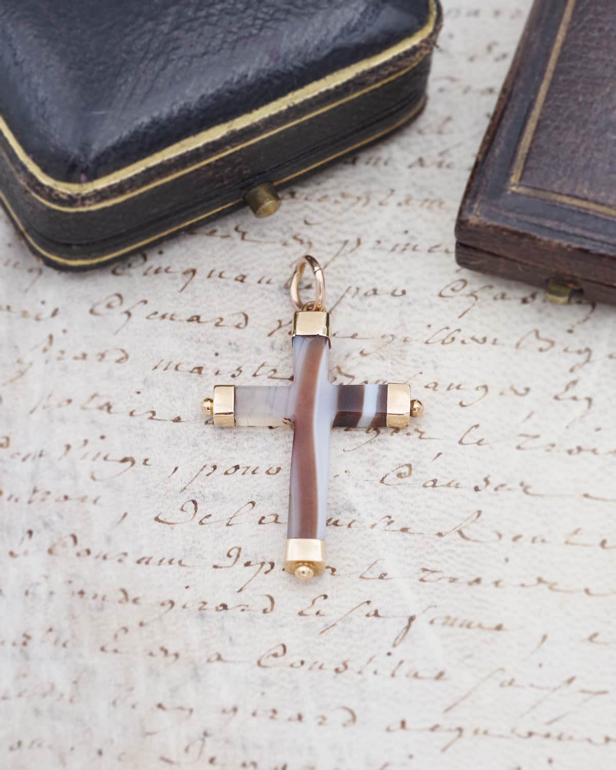 Pendentif croix agate