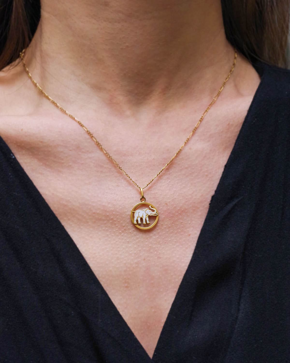 Pendentif éléphant émail blanc