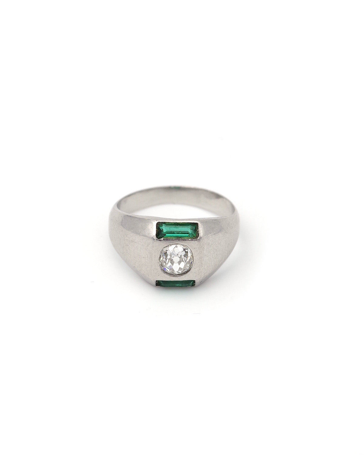 Art deco diamond ring in platinum