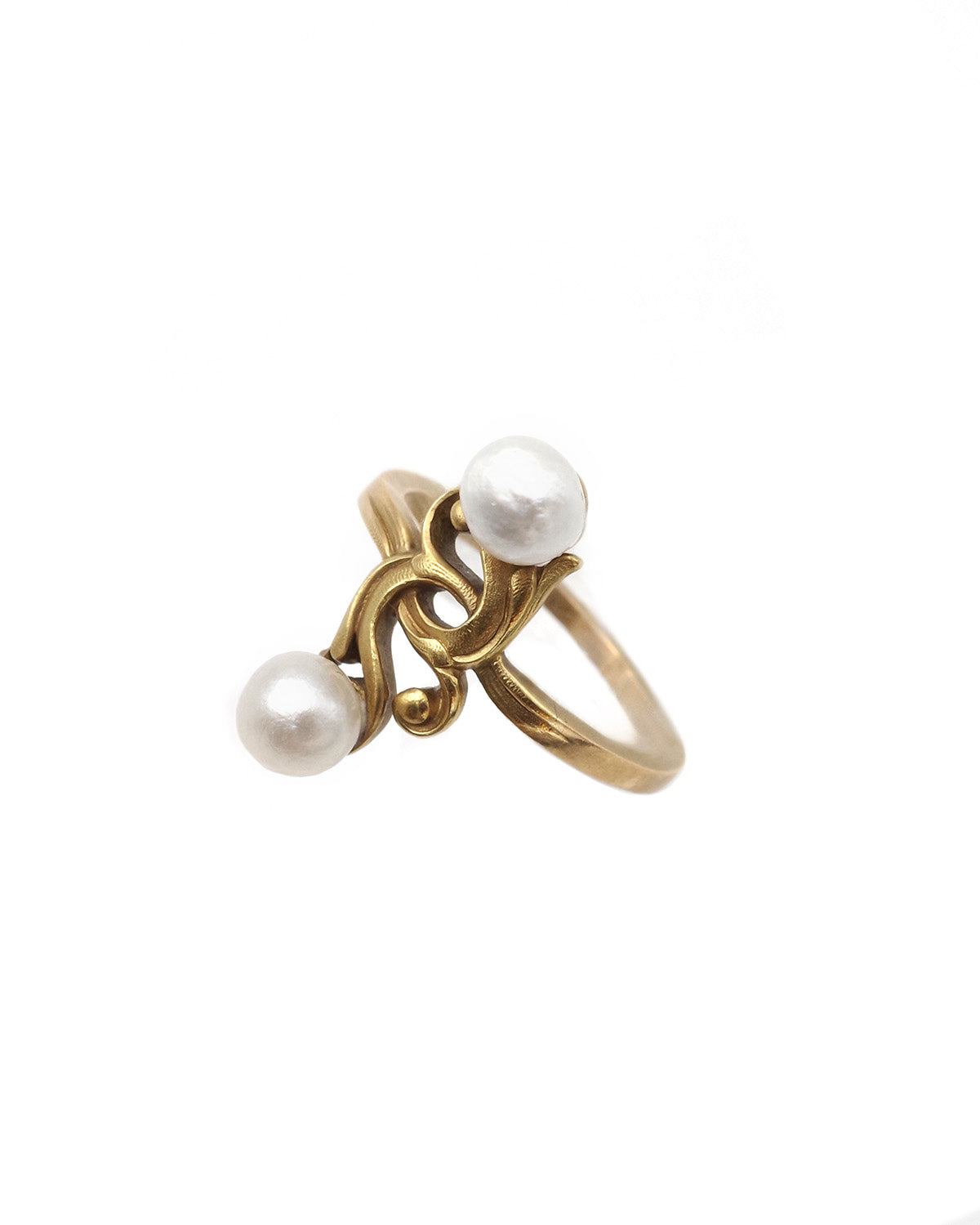 Art nouveau pearl ring in gold