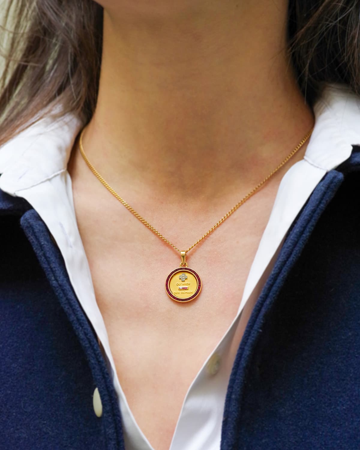 Médaille augis halo rubis en or