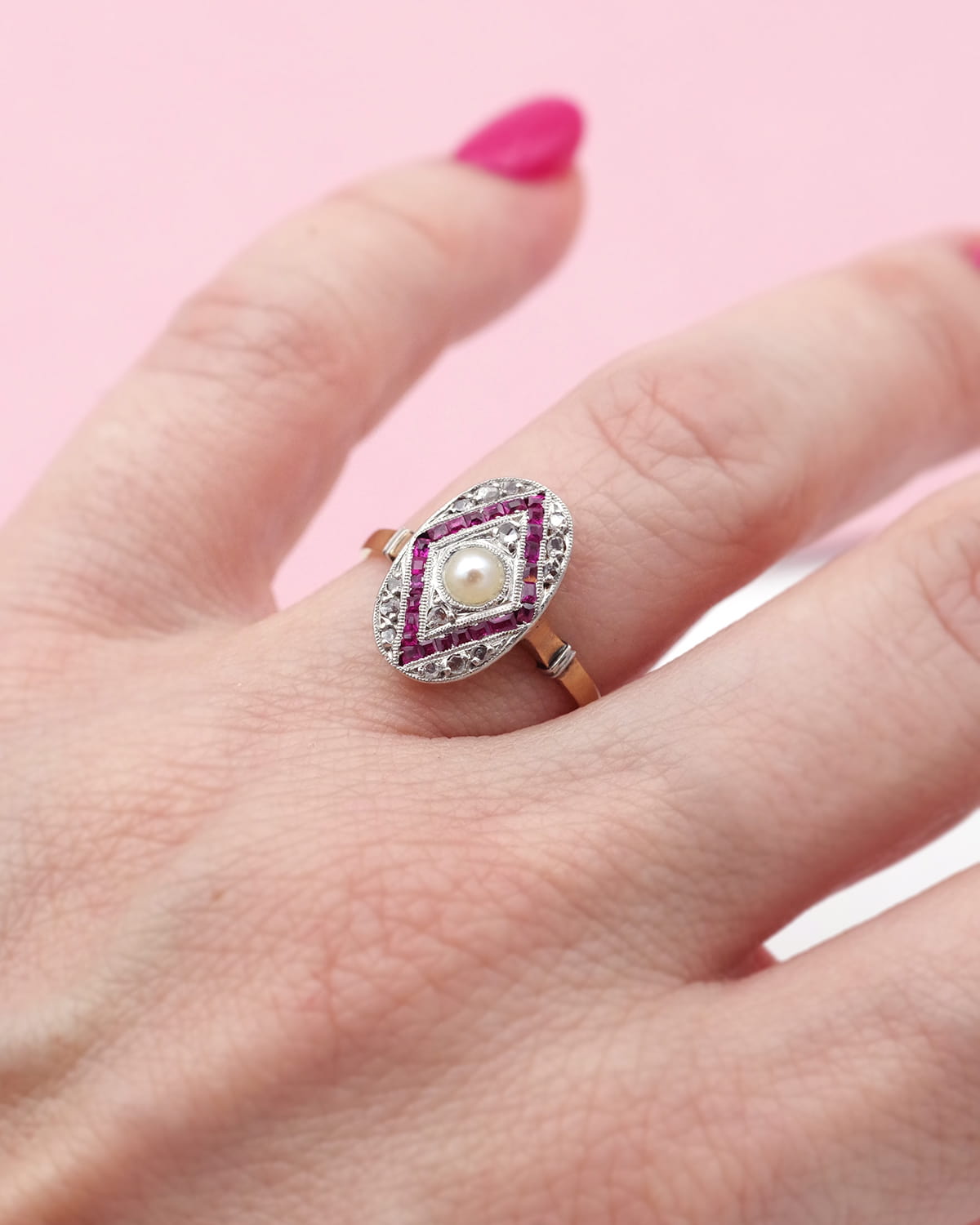 Art deco ring in gold