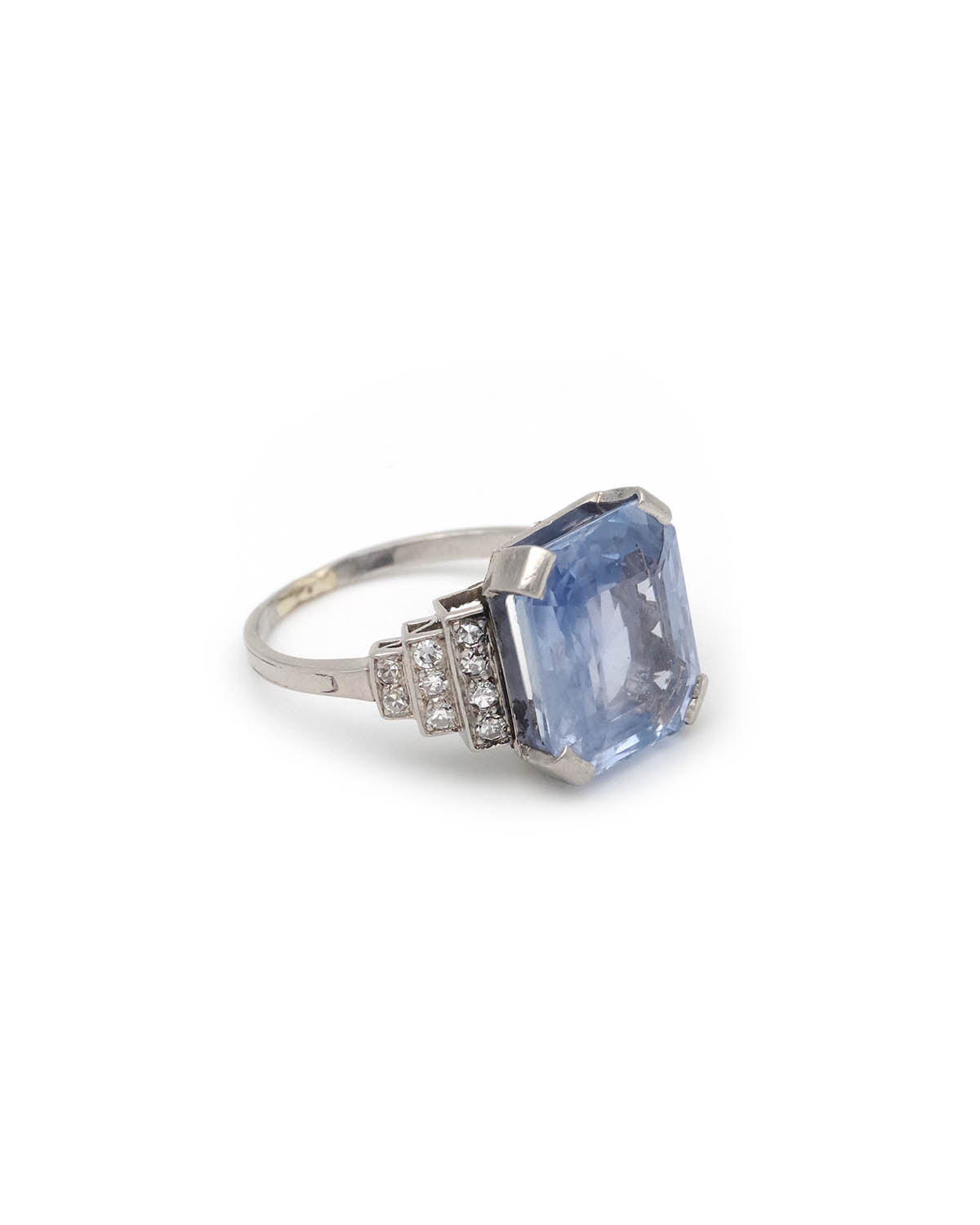 9 ct ceylon sapphire ring