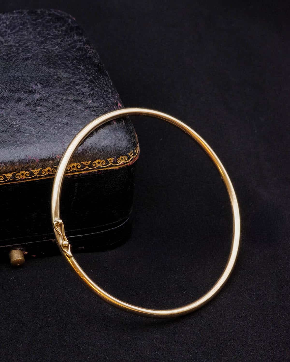 Vintage flexible bangle bracelet