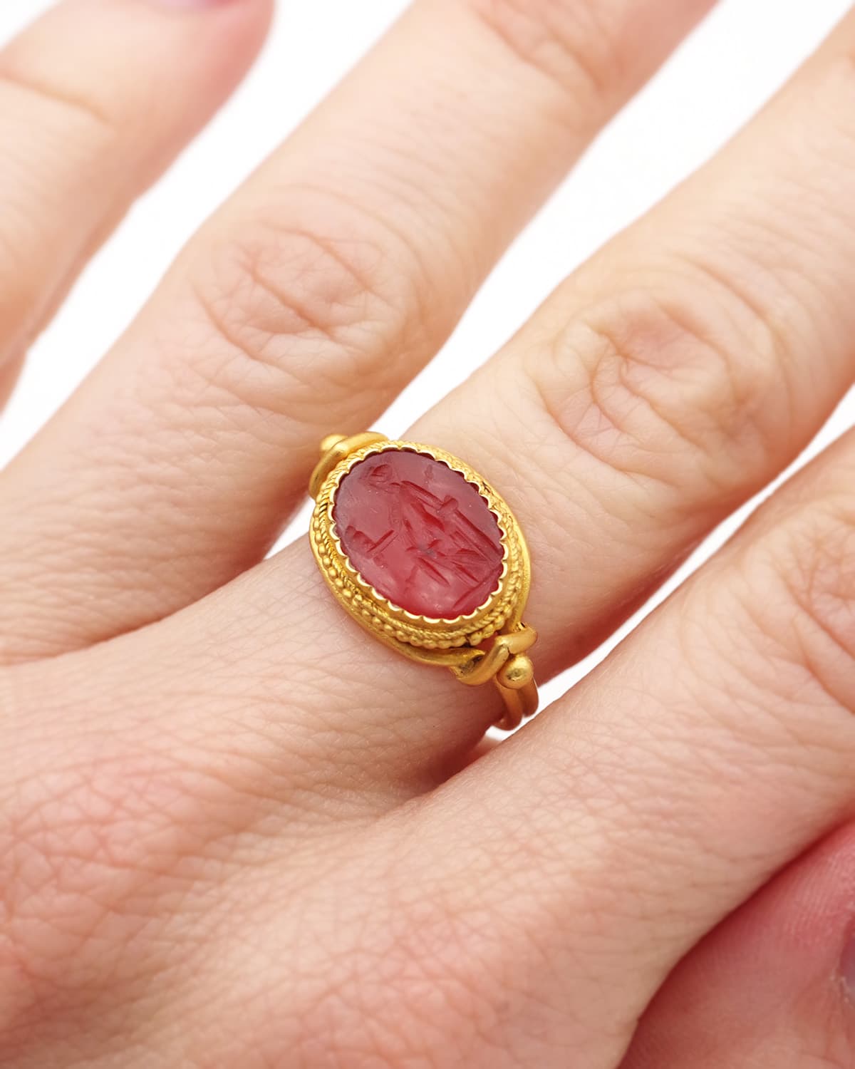 Intaglio Minerva ring in gold
