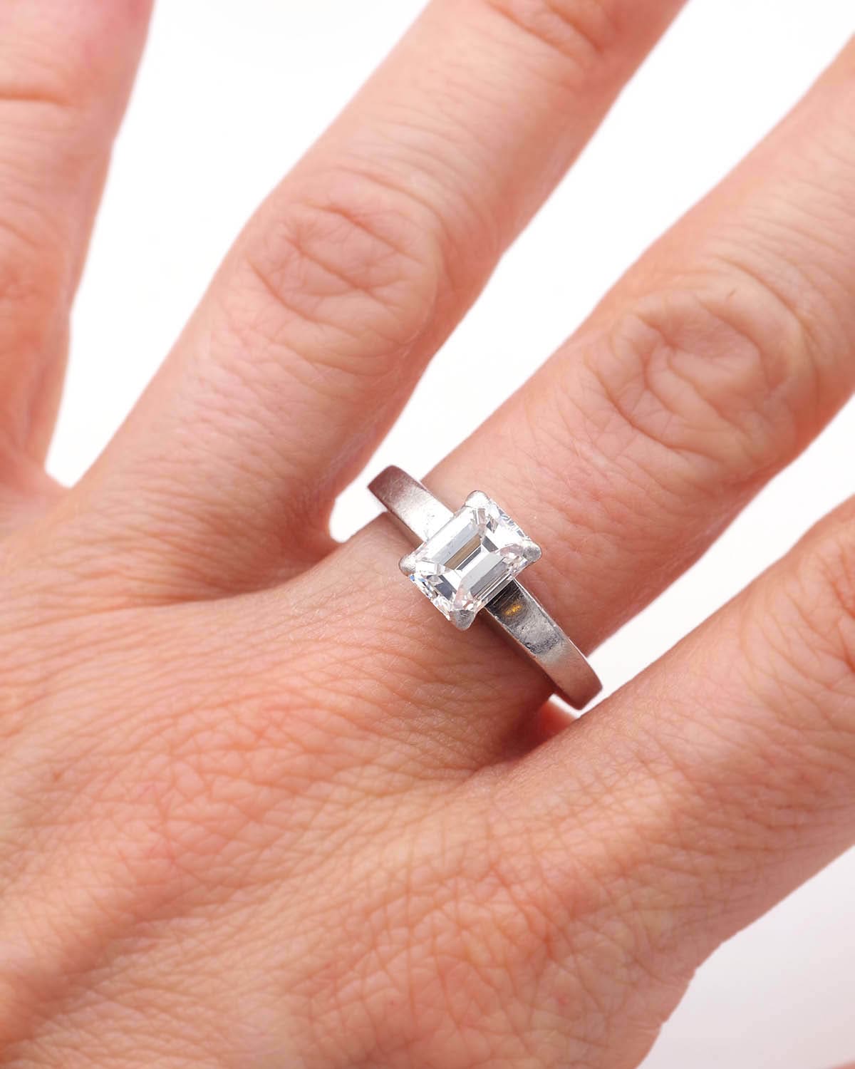 Bague Cartier diamant en platine