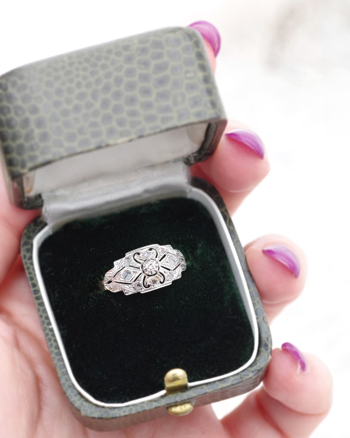 Art deco band diamond ring