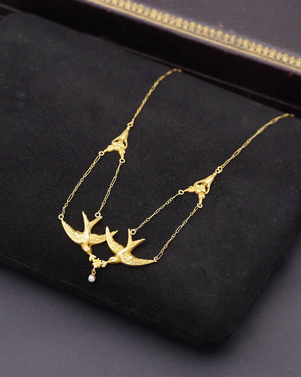Collier hirondelle et perle fine