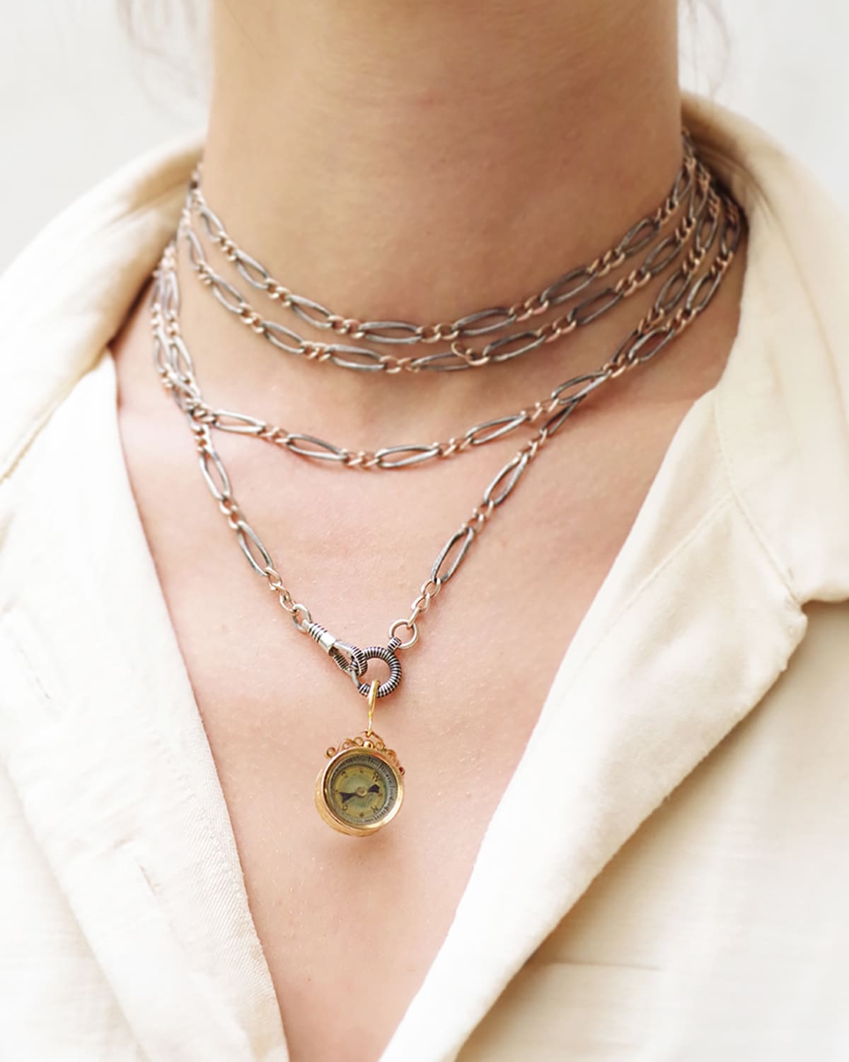 Victorian dog essex cristal and compass pendant