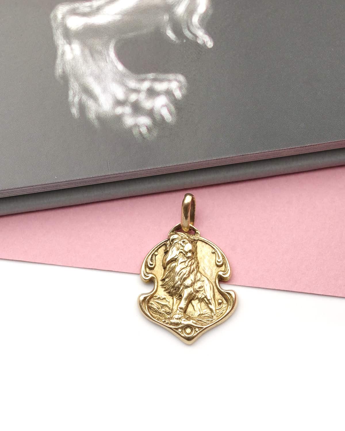 Médaille Art Nouveau lion