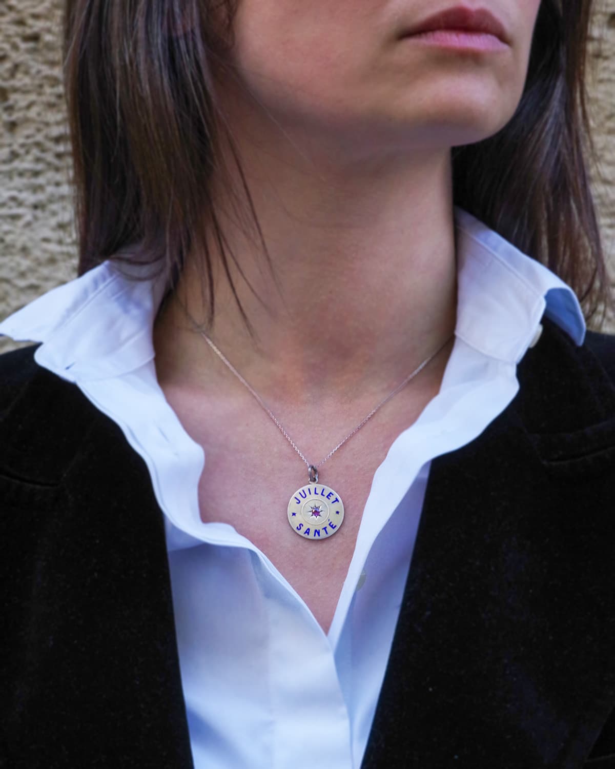 Medaille Juillet avec rubis