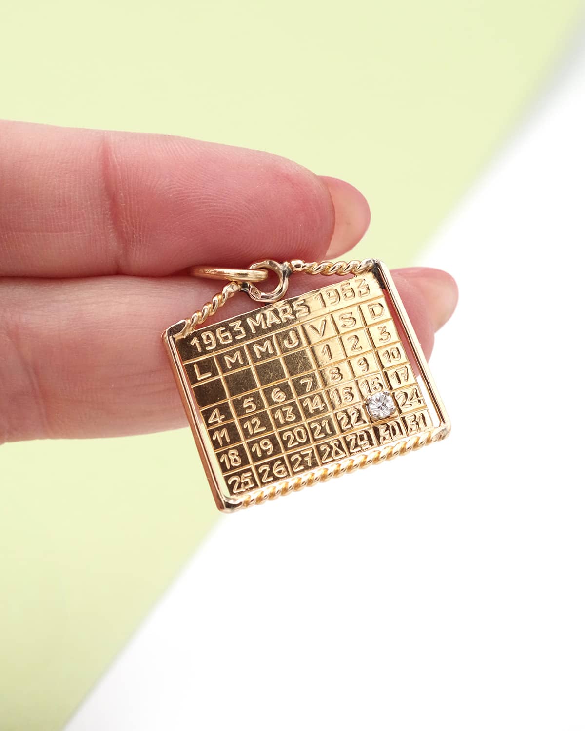 Pendentif calendrier de mars 1963