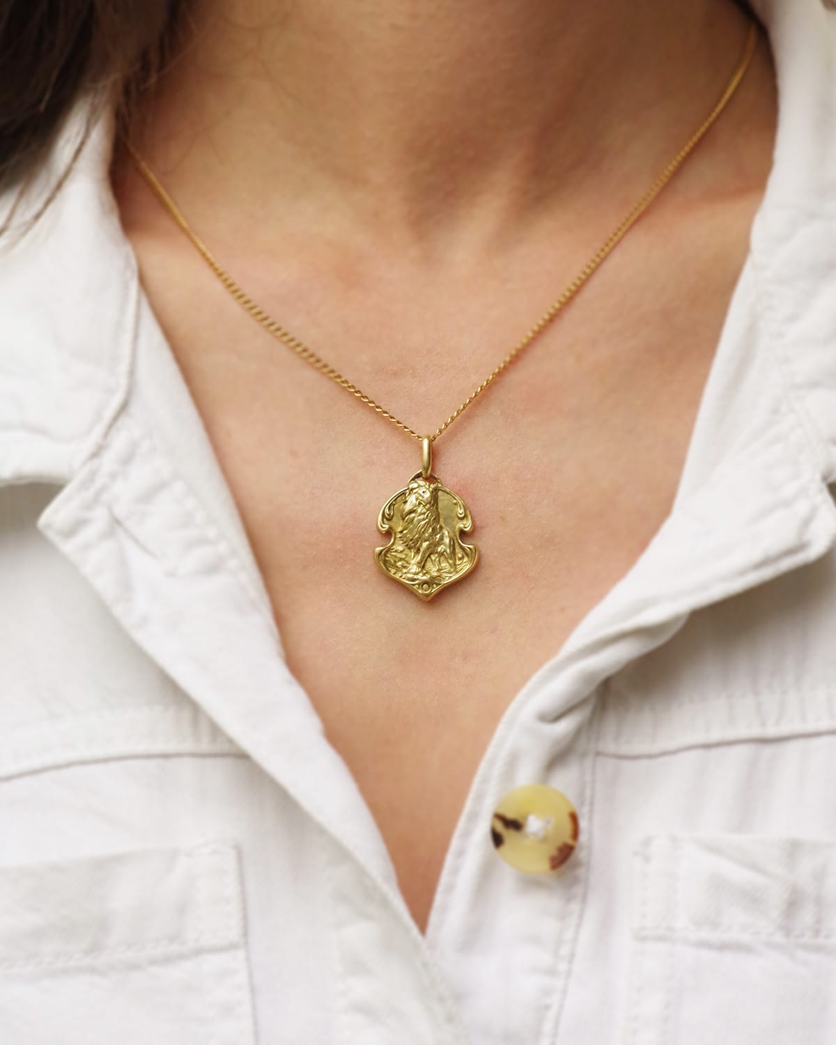 Zodiac lion medal in gold