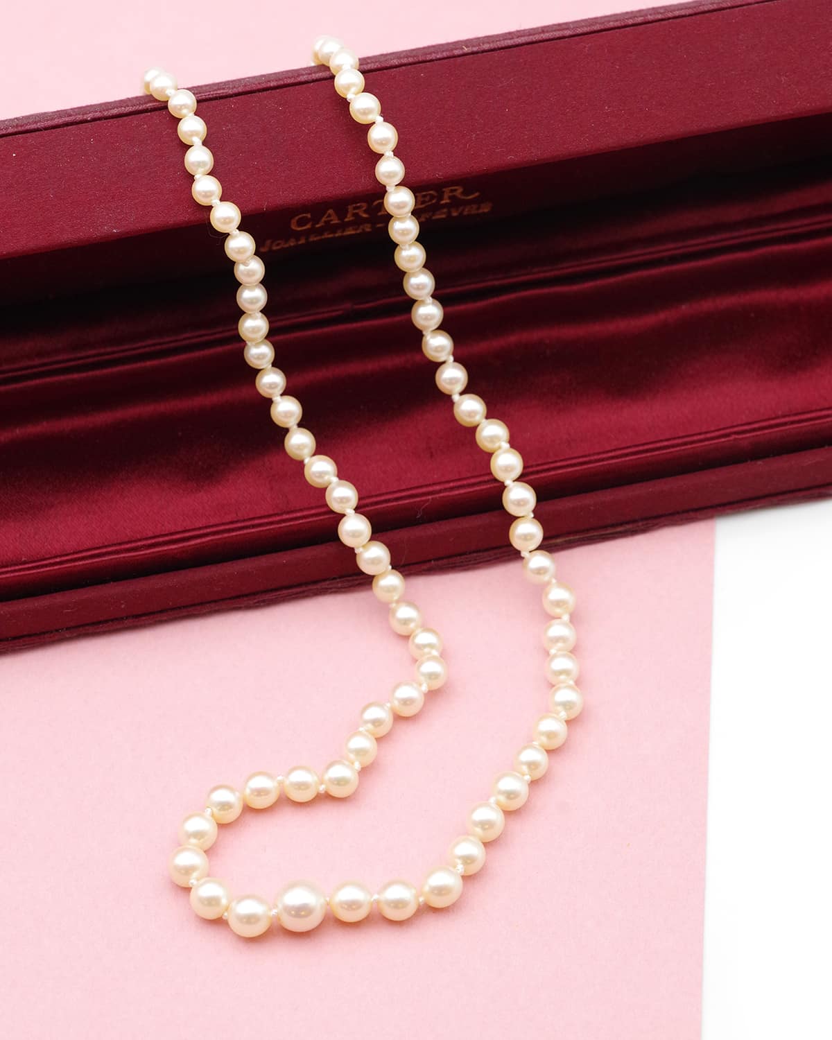Vintage gold clasp pearl necklace