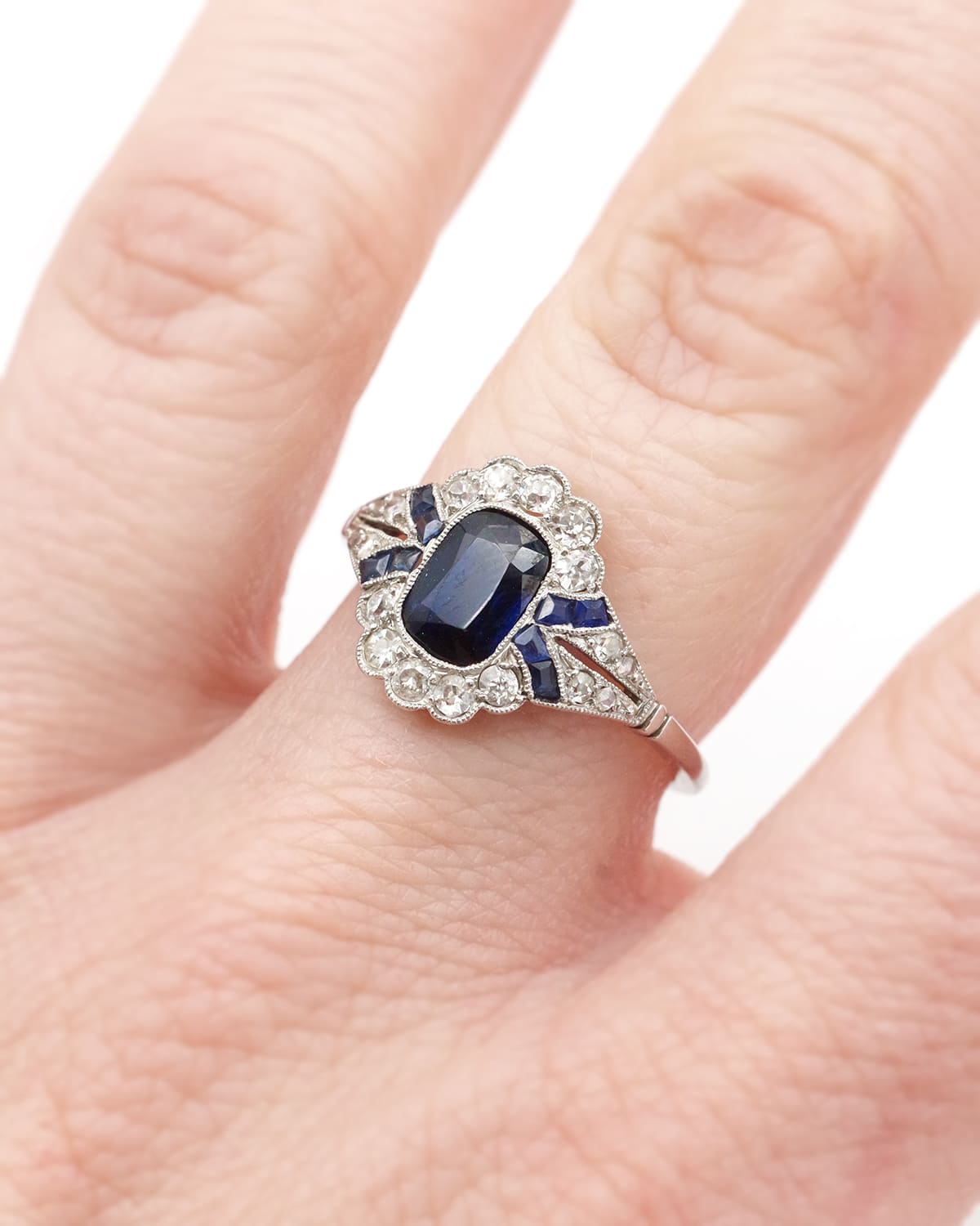 Art deco ring with sapphire