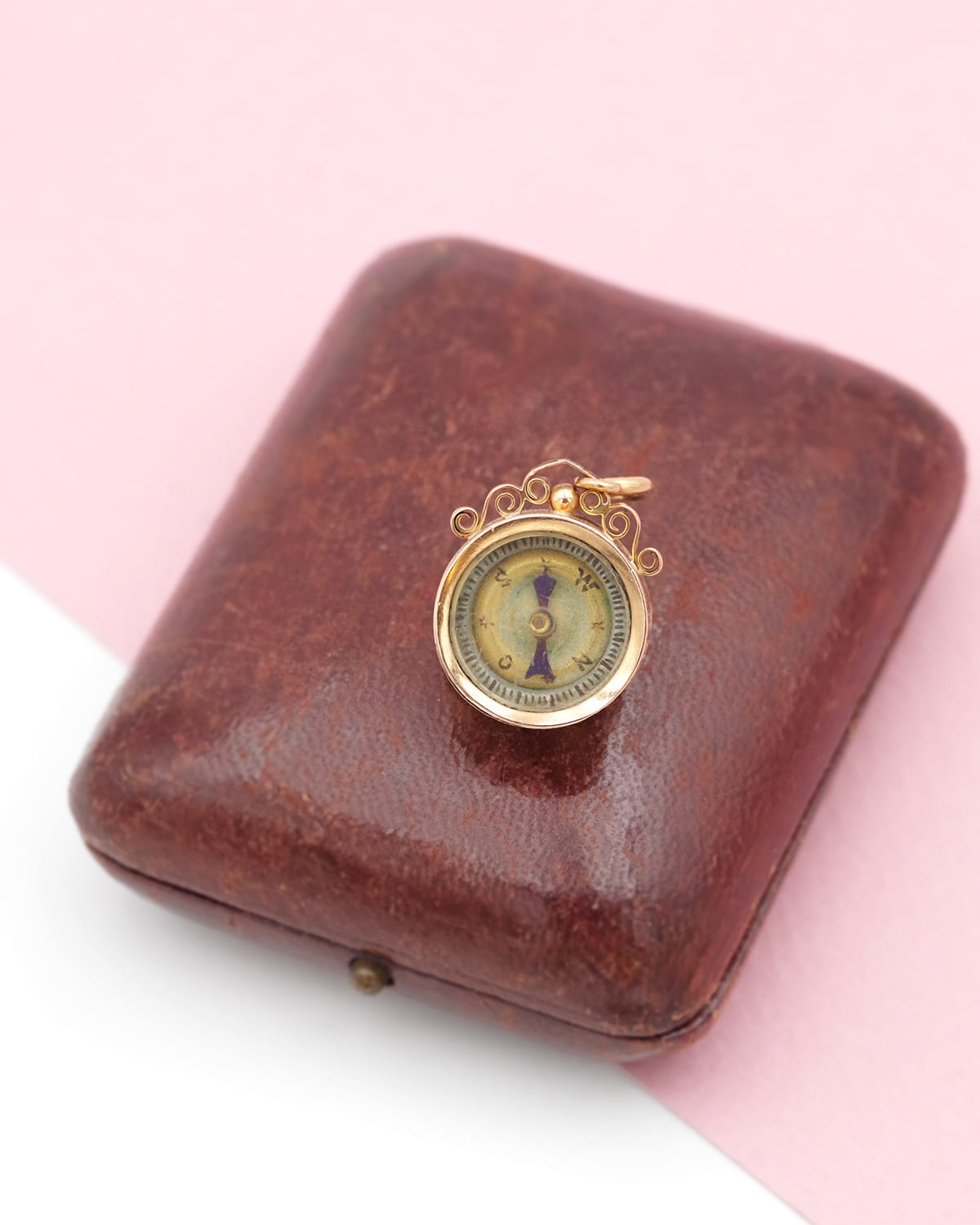 Pendentif boussole en or 18k