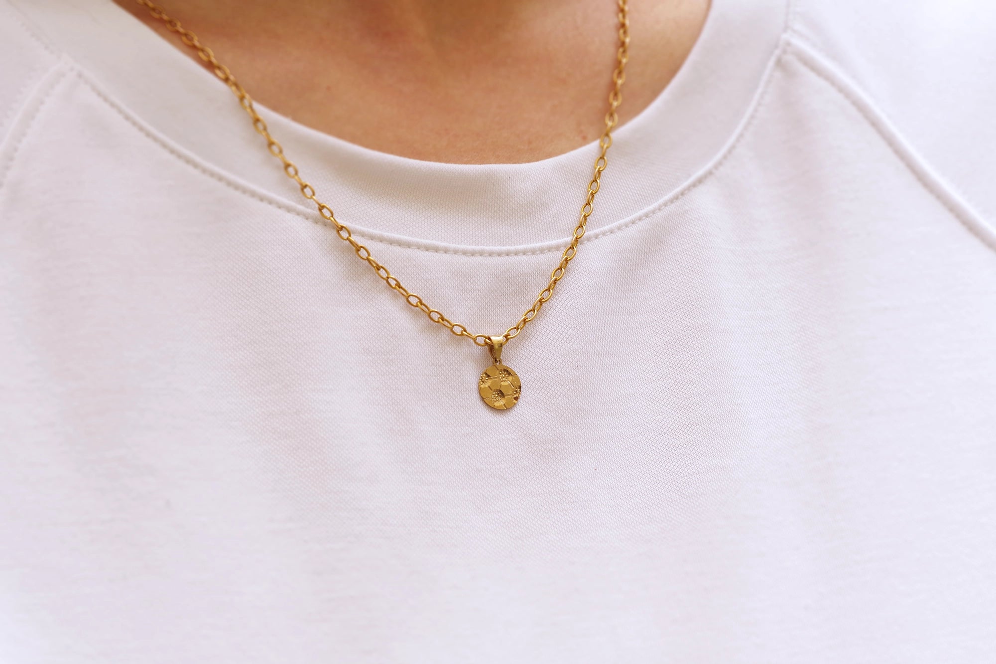 Little football pendant in gold