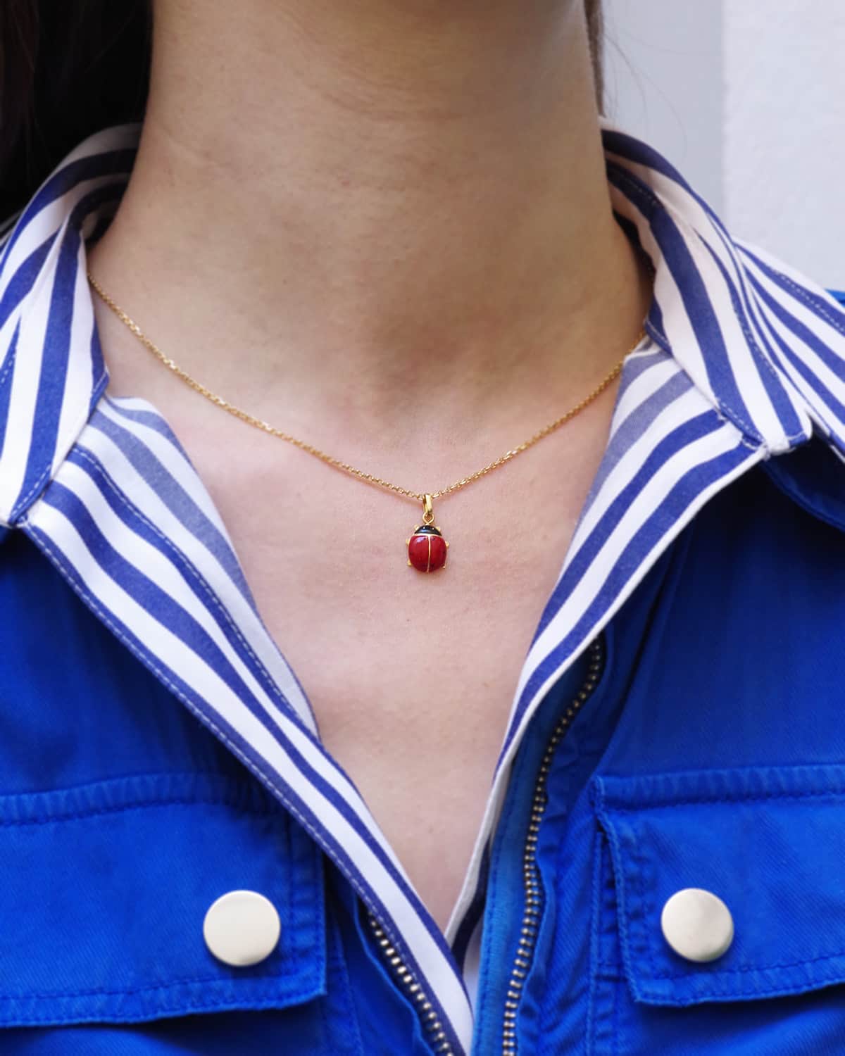 Ladybug charm pendant in gold