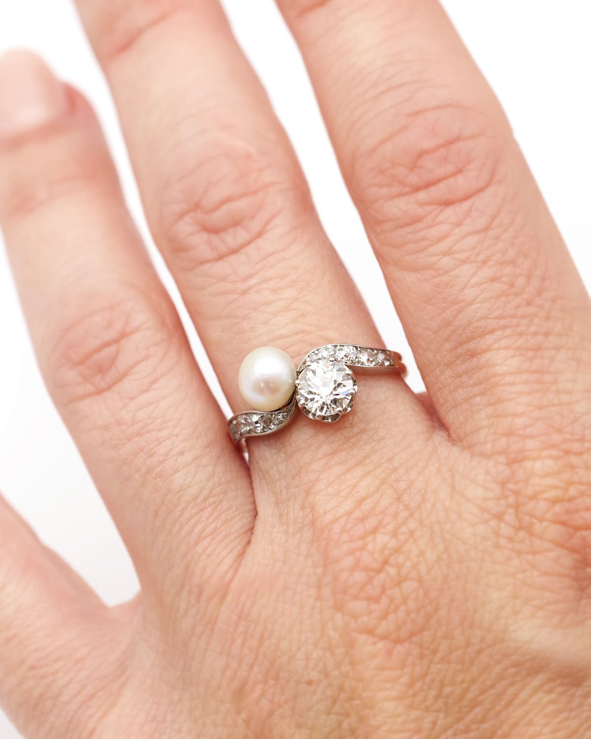Pearl diamond ring in 18k gold