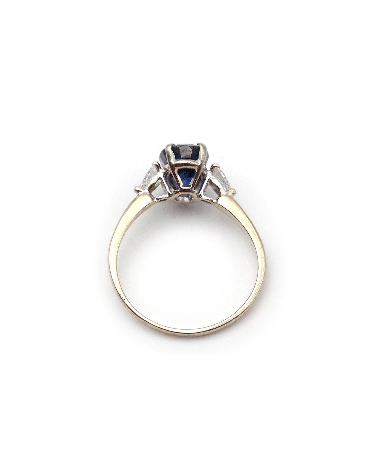 Pre-owned sapphire ring