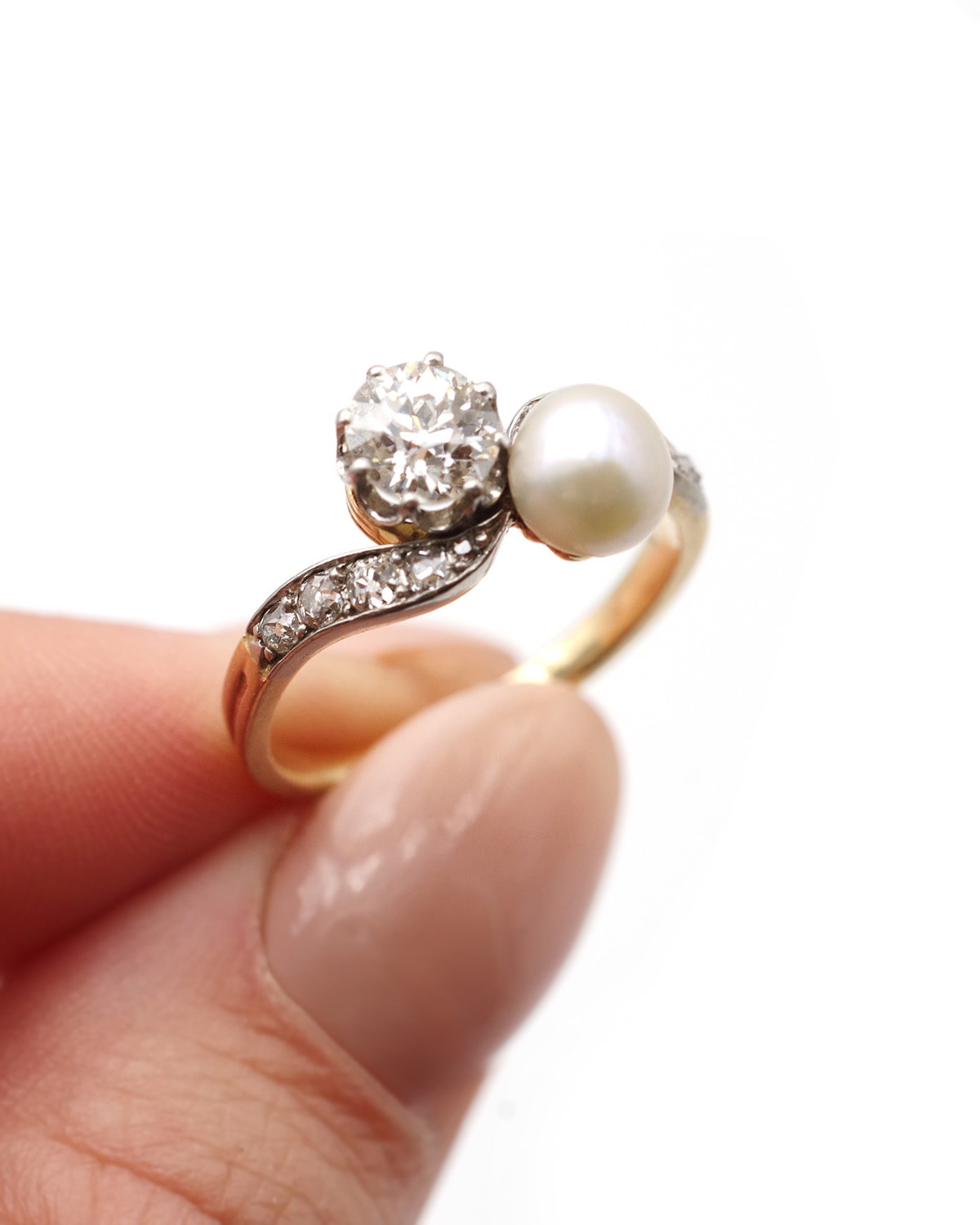 You and me ring diamond and natural pearl