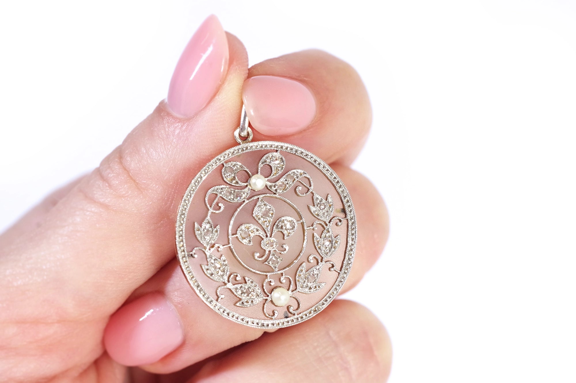 Belle Époque pendant in platinum