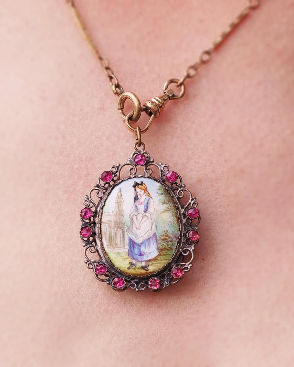 Médaillon émaillé ancien