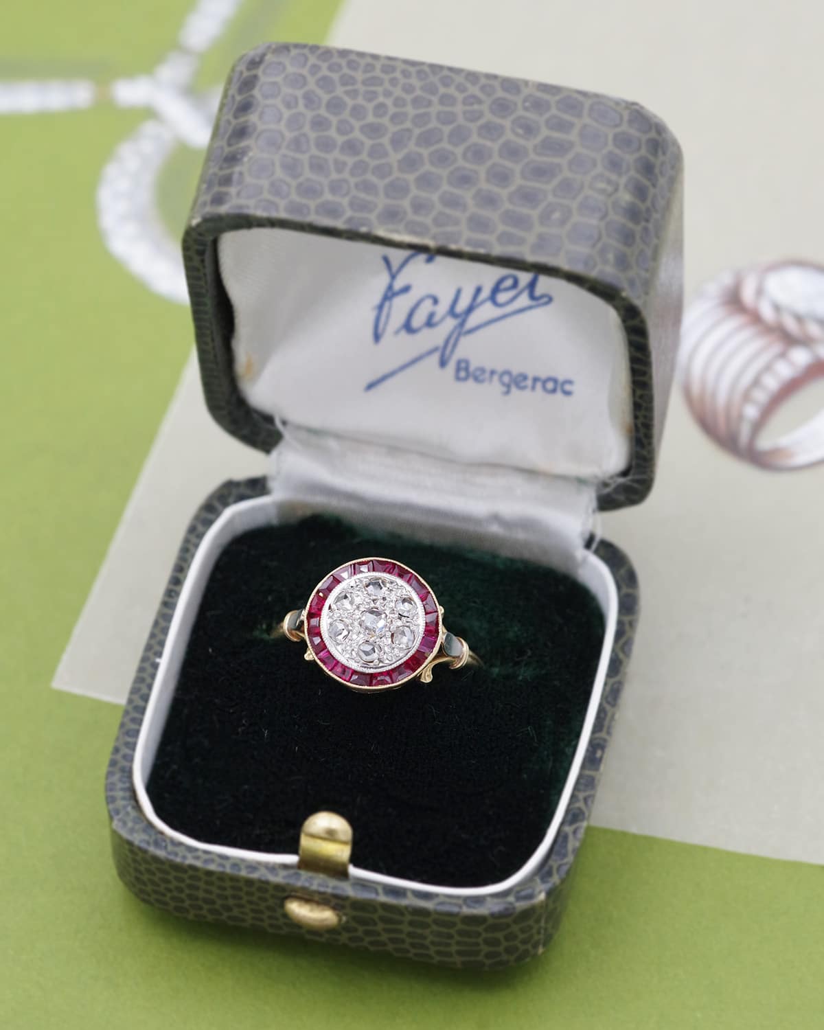 Bague cible rubis diamants
