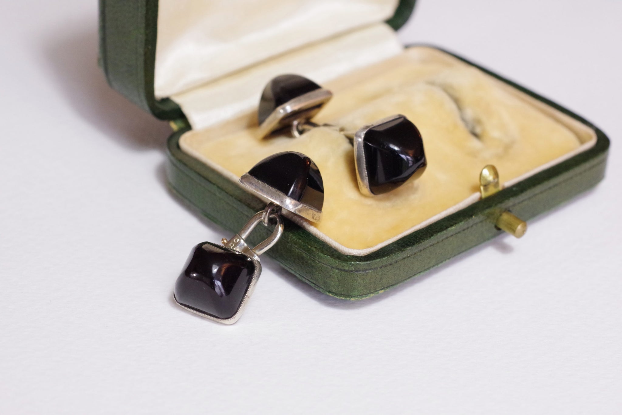Paire De Boutons De Manchette – Acier Et Nacre – Art Déco / Art Nouveau – Vintage