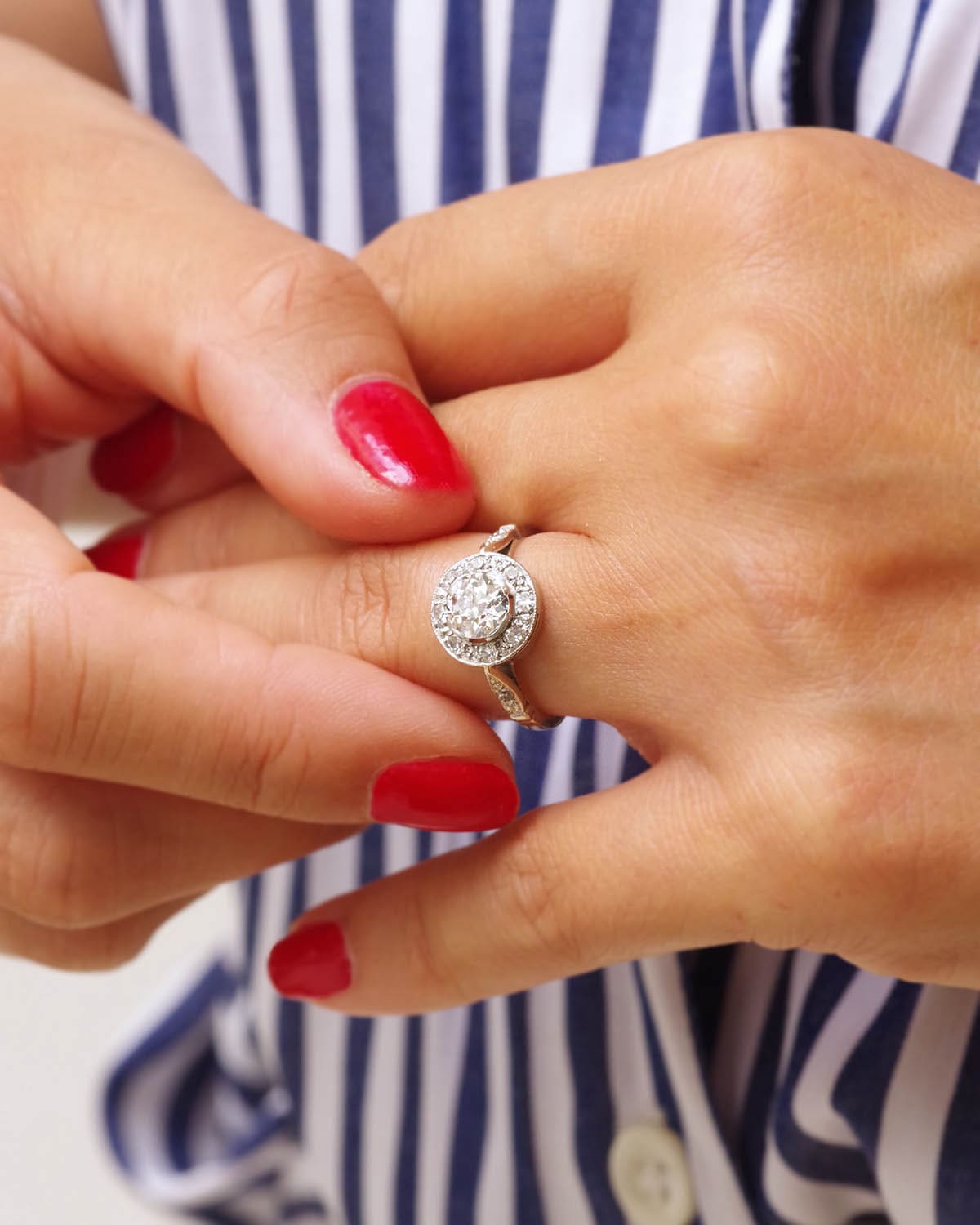 Bague cible Art Deco en or blanc