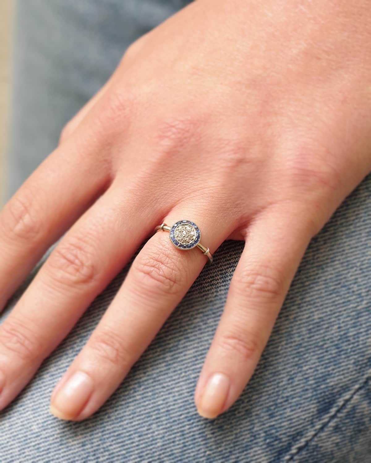 bague saphir diamants circulaire