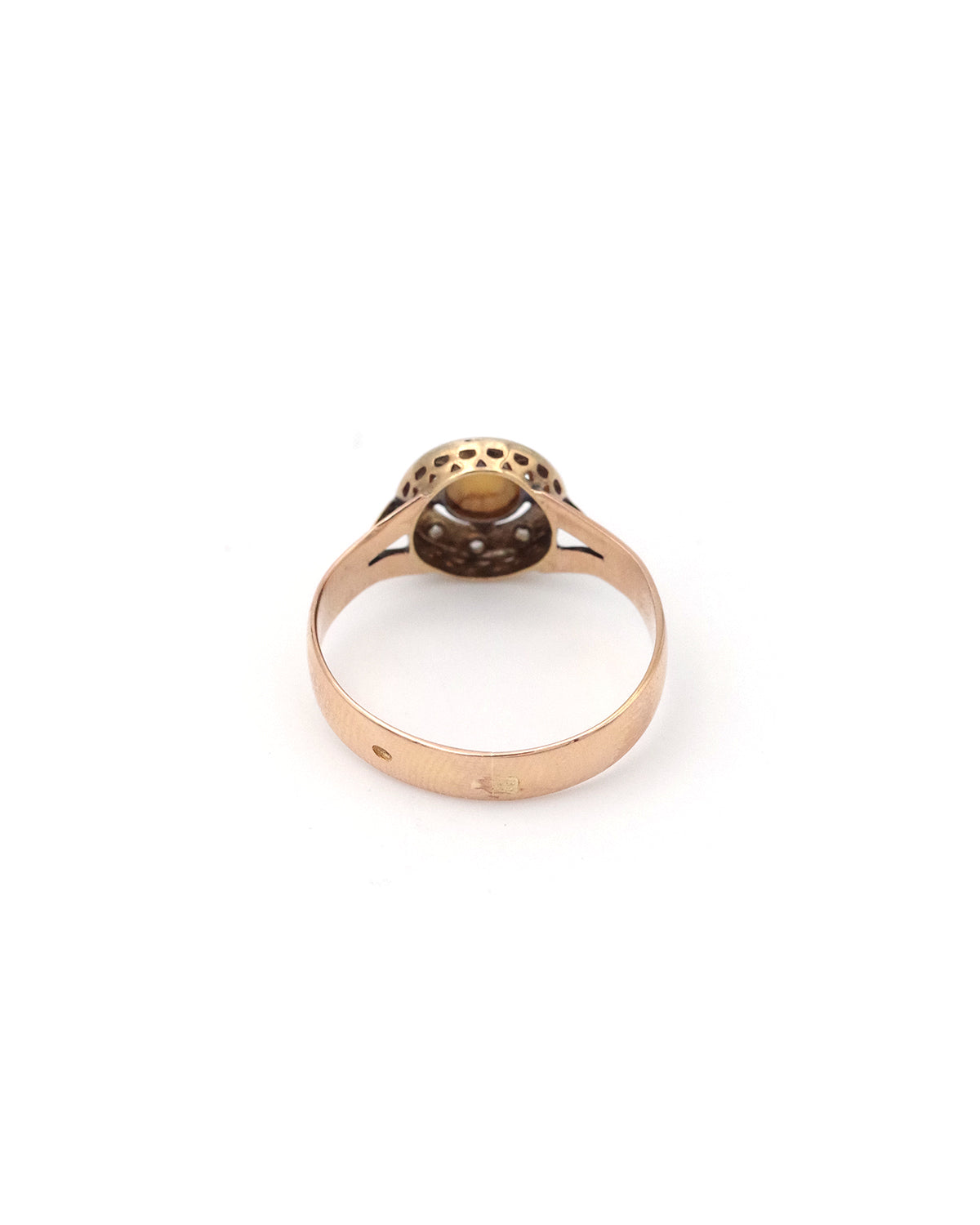Memorial tooth ring in gold