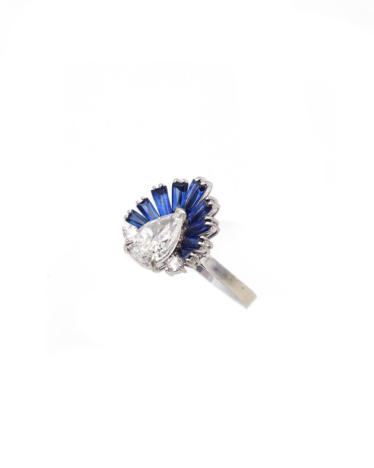 pear-cut diamond sapphire ring