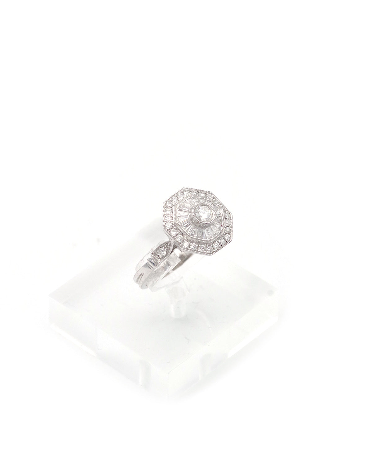 Wedding ring set with diamond