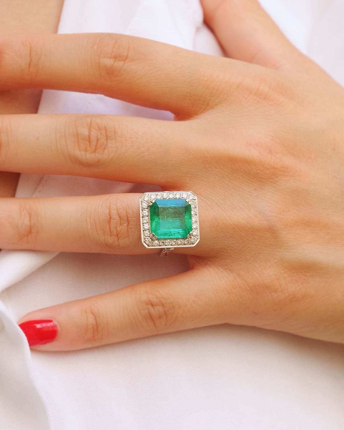 Vintage emerald diamond ring in white gold