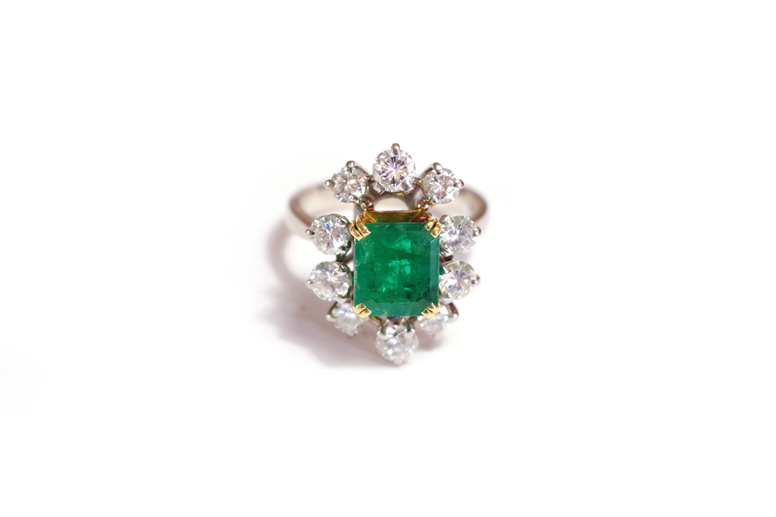Bague marguerite emeraude diamants