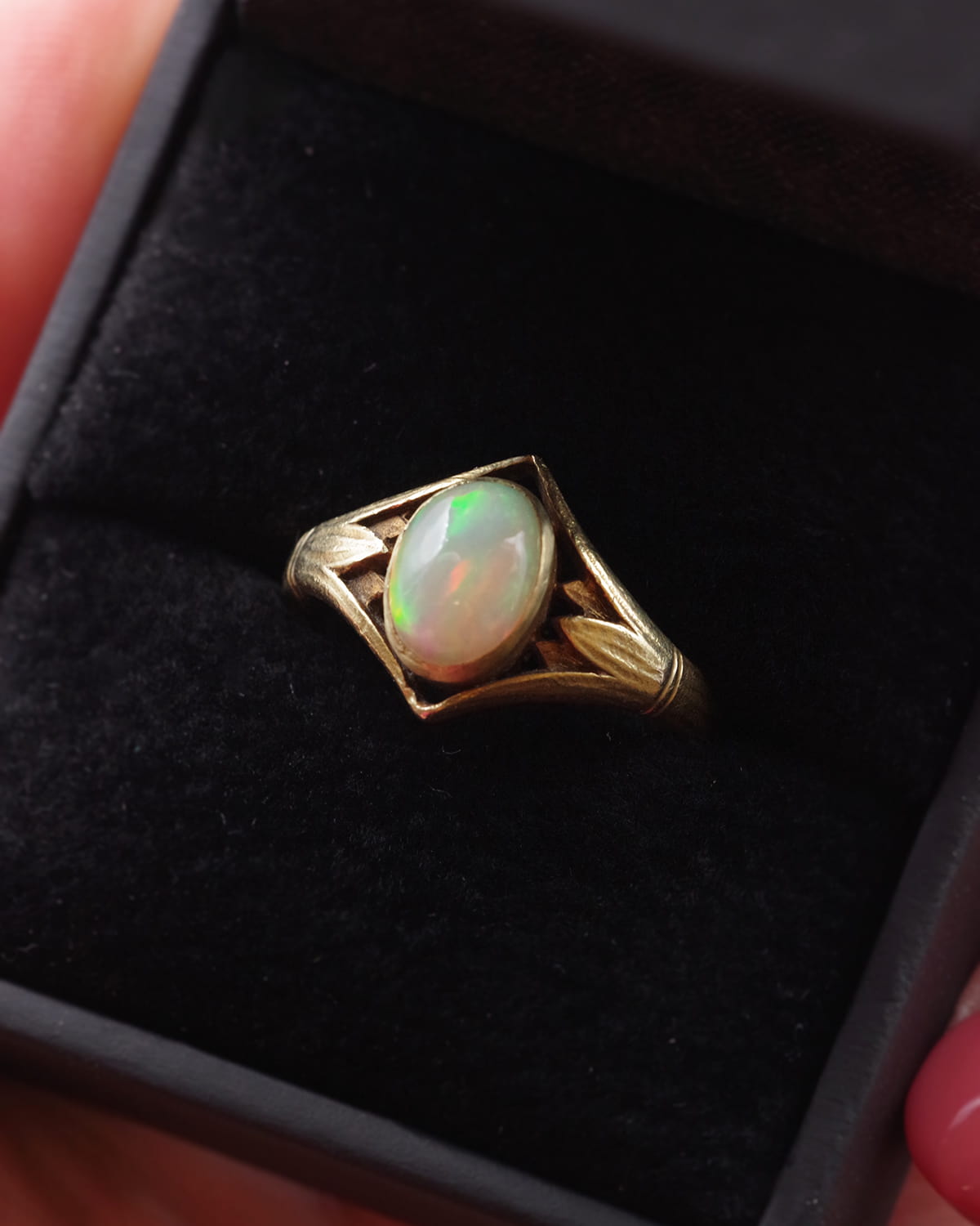 Opal egyptomania ring in gold