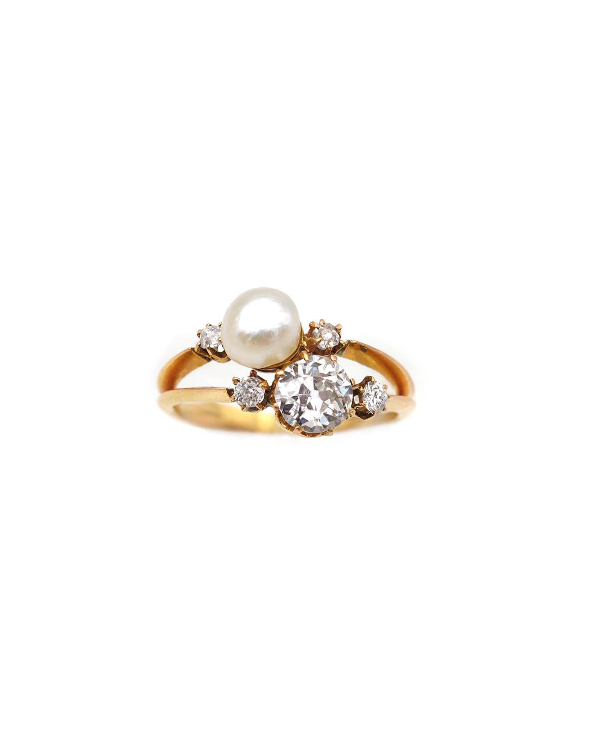 You and me ring with a diamond and a pearl