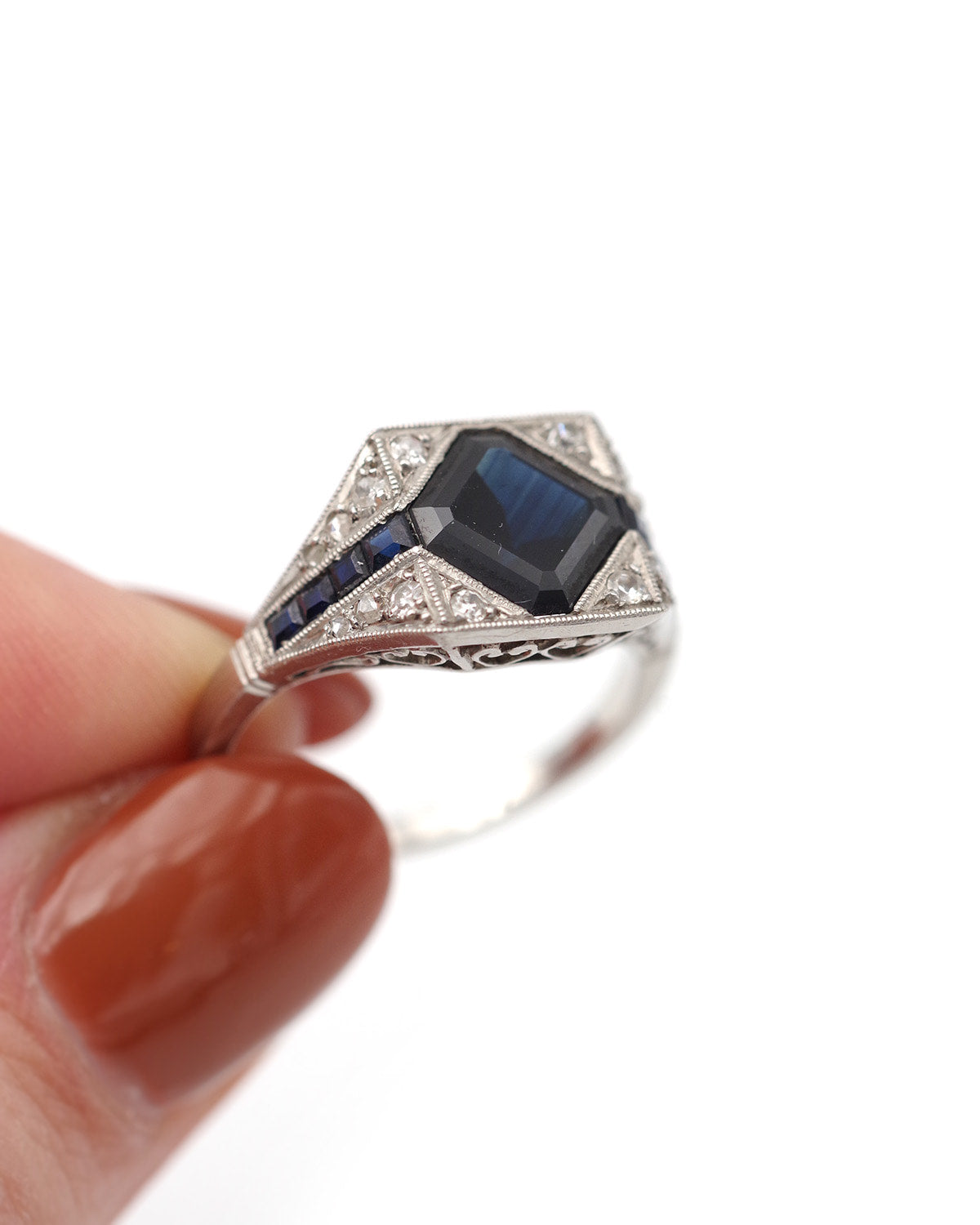 Bague Art Deco saphir et diamants en platine