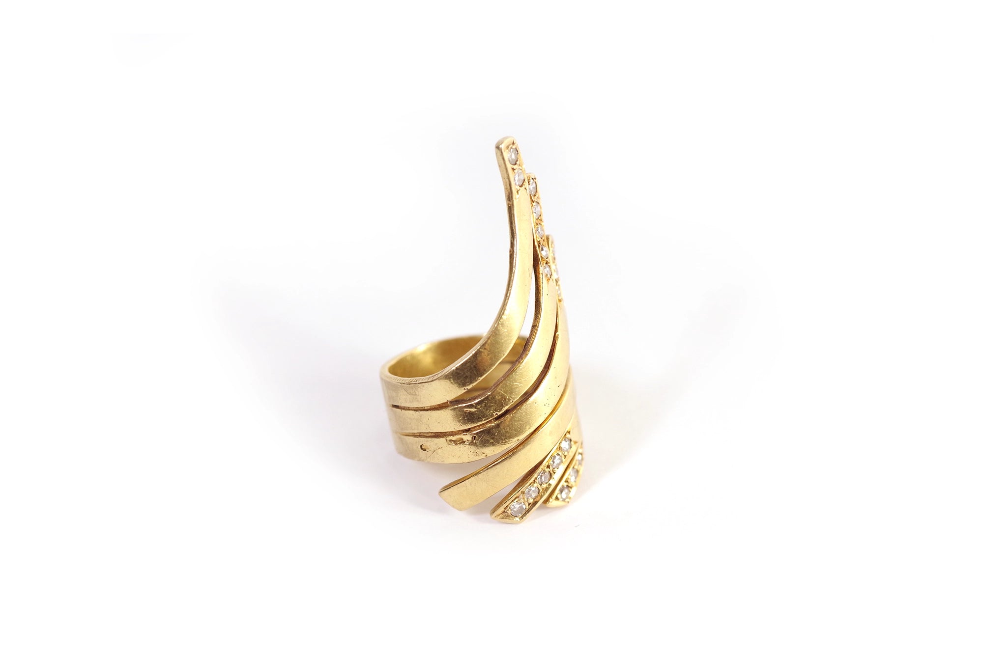 Long diamond ring in gold