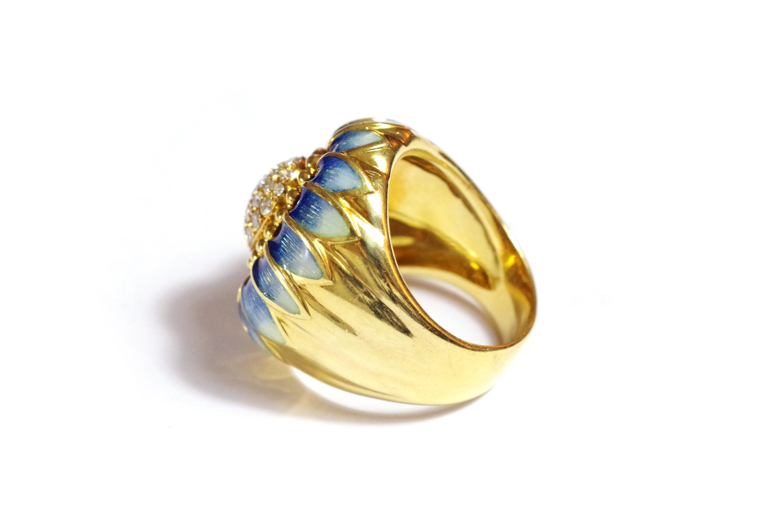 bague cocktail dome contemporaine fleur en or diamant