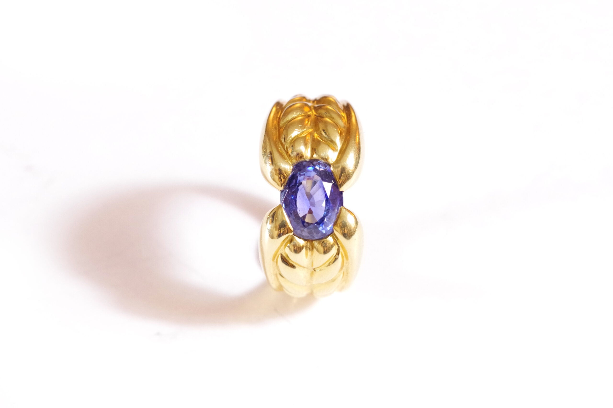 bague saphir bleu du Sri Lanka en or jaune