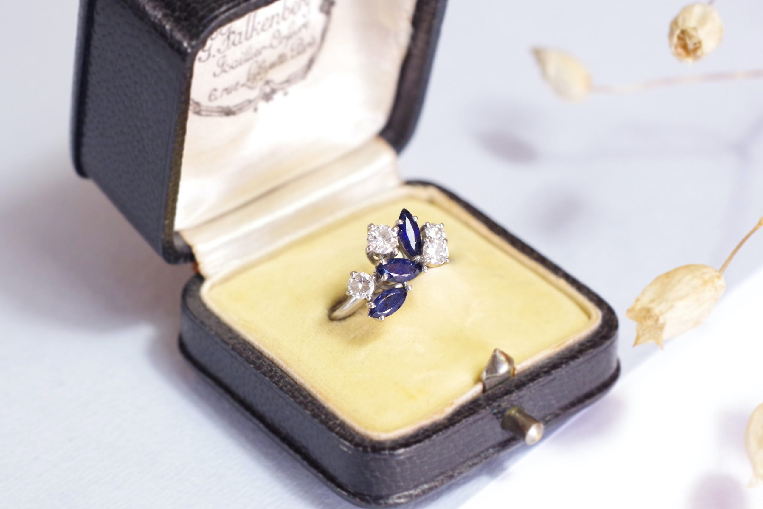 Bague saphirs et diamants