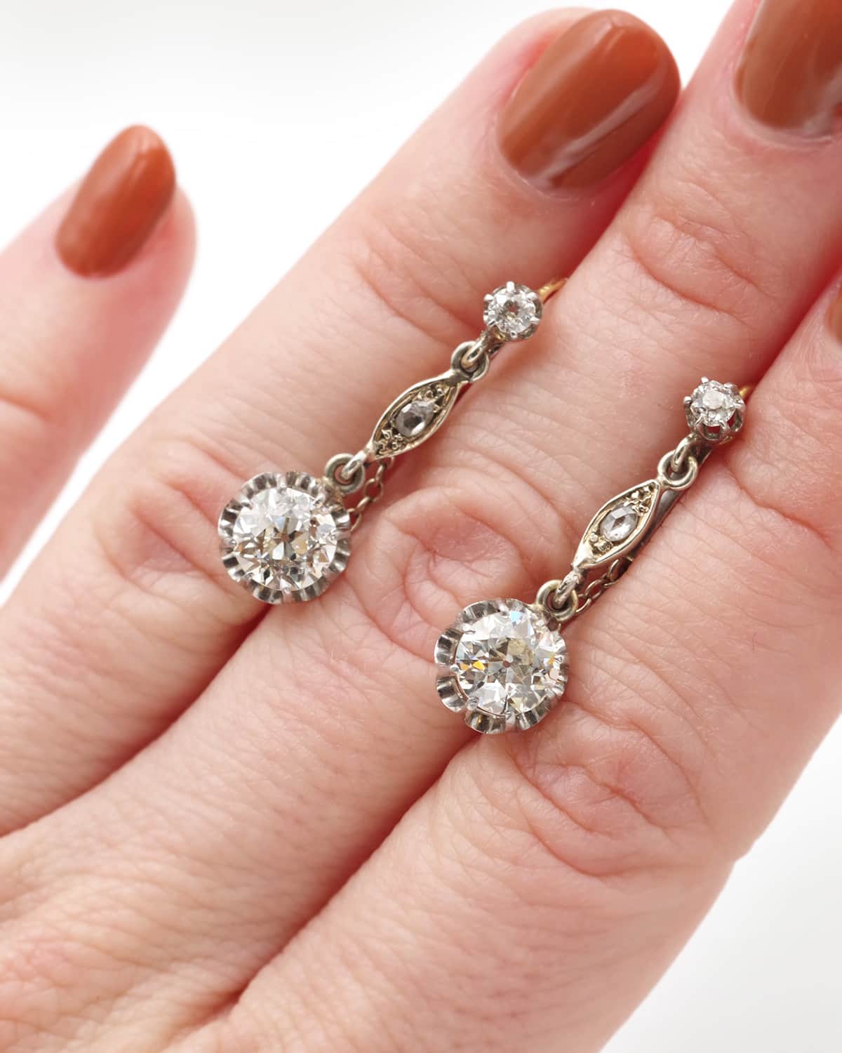 Boucles d'oreille anciennes en platine