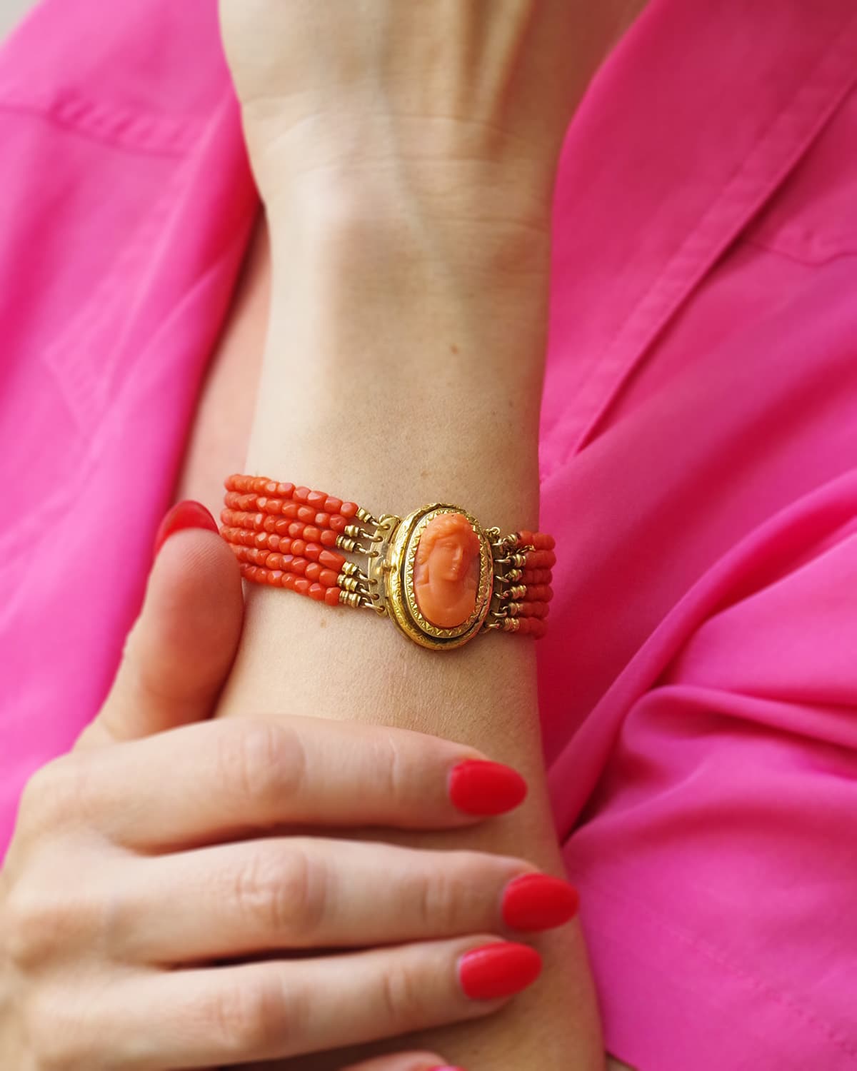 Bracelet ancien camée corail