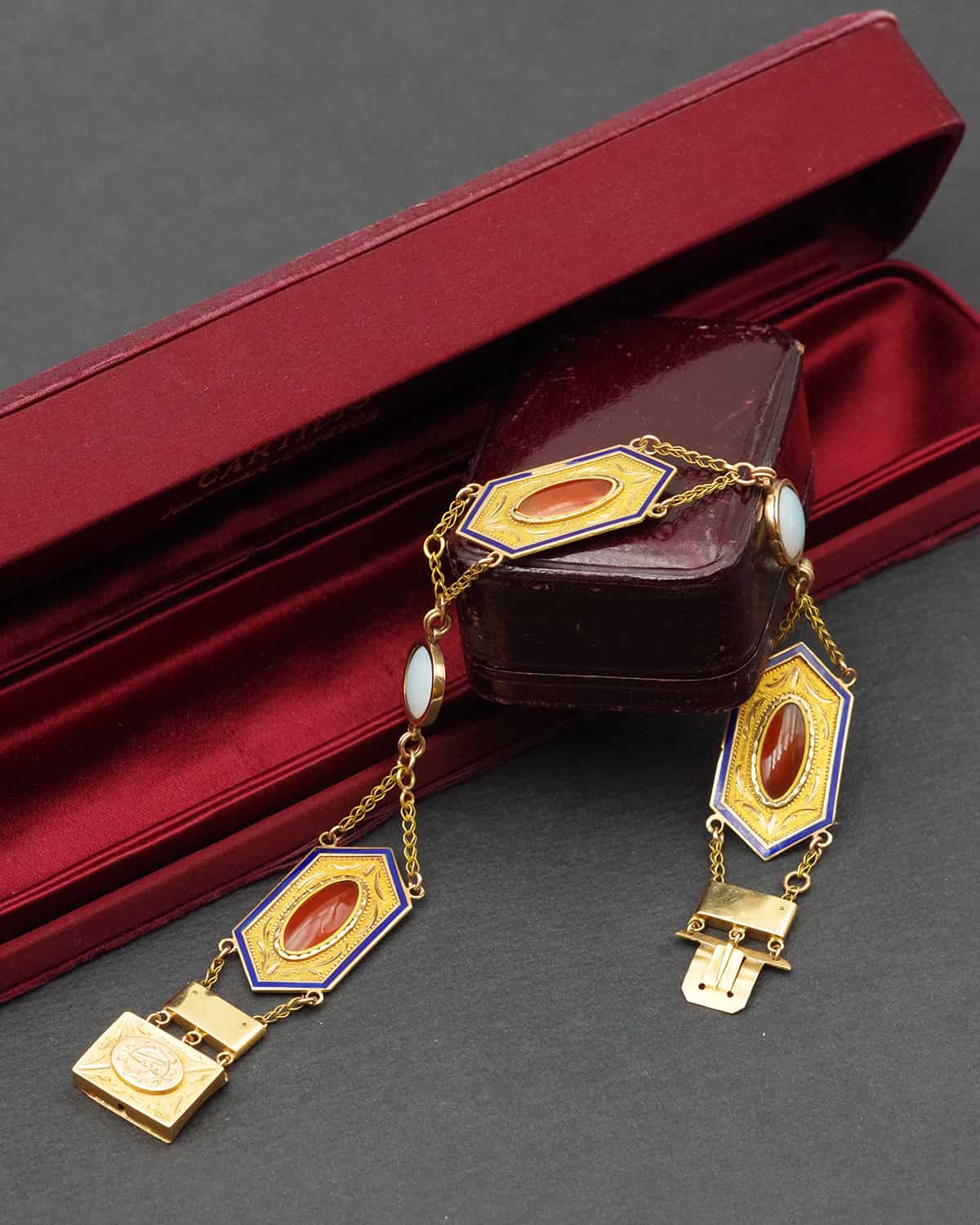 Drapery french bracelet in gold