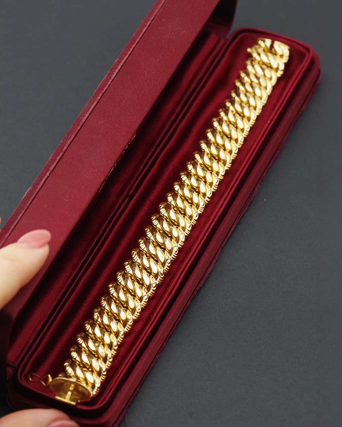 Victorian curb bracelet in gold