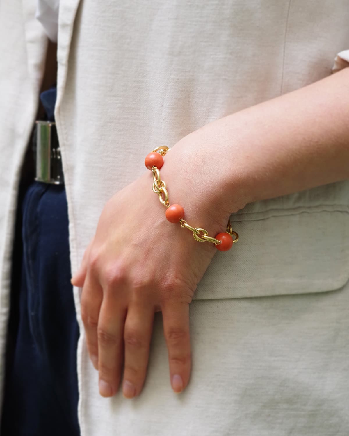vintage coral bead bracelet in gold